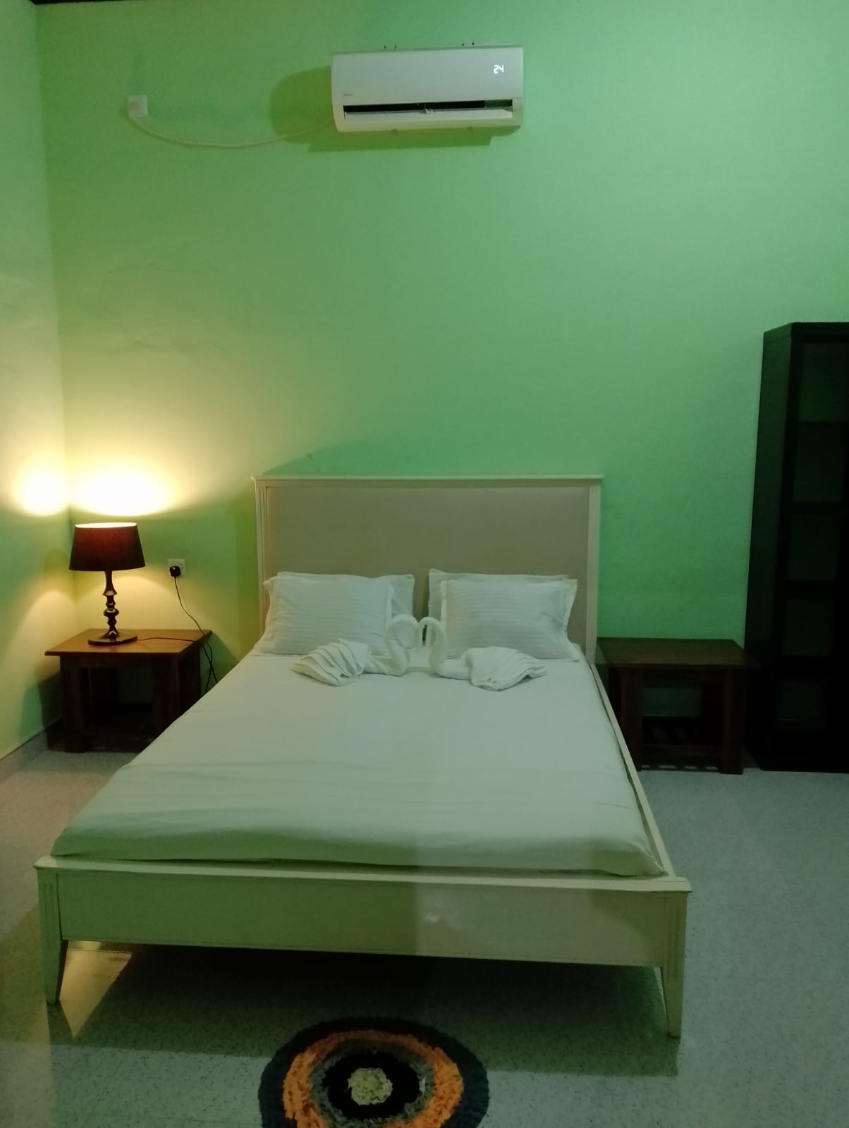 Ac cupel  Room with shared Bathroom